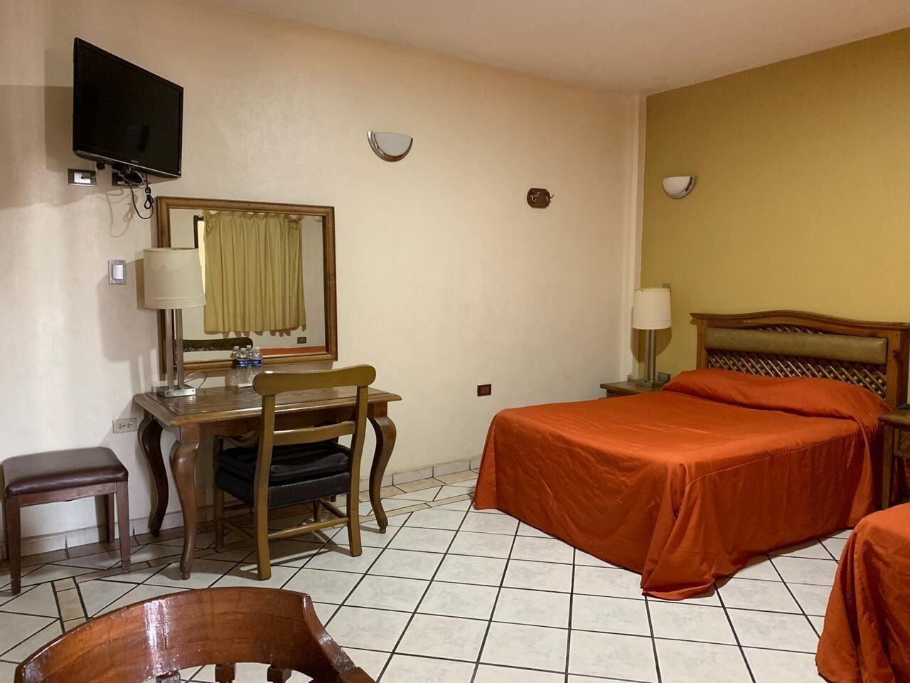 Hotel Las Fuentes Los Mochis Exteriör bild