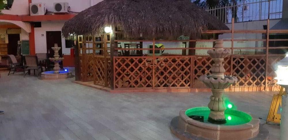 Hotel Las Fuentes Los Mochis Exteriör bild