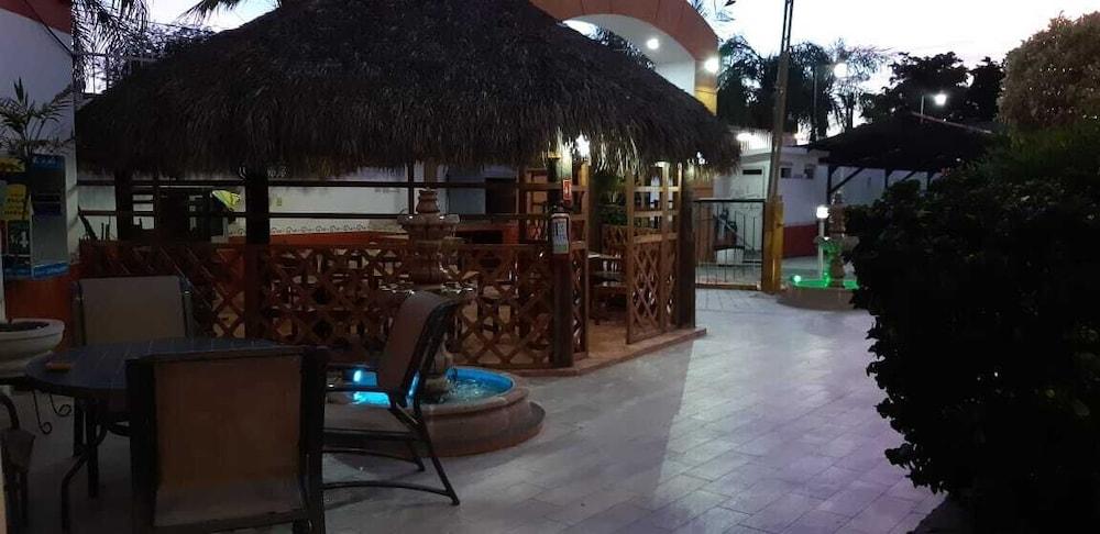 Hotel Las Fuentes Los Mochis Exteriör bild
