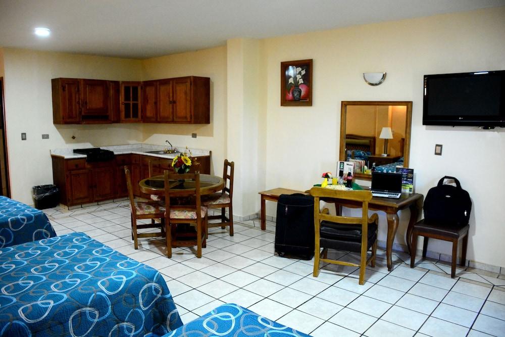 Hotel Las Fuentes Los Mochis Exteriör bild