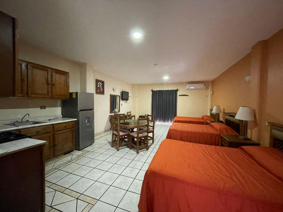 Hotel Las Fuentes Los Mochis Exteriör bild