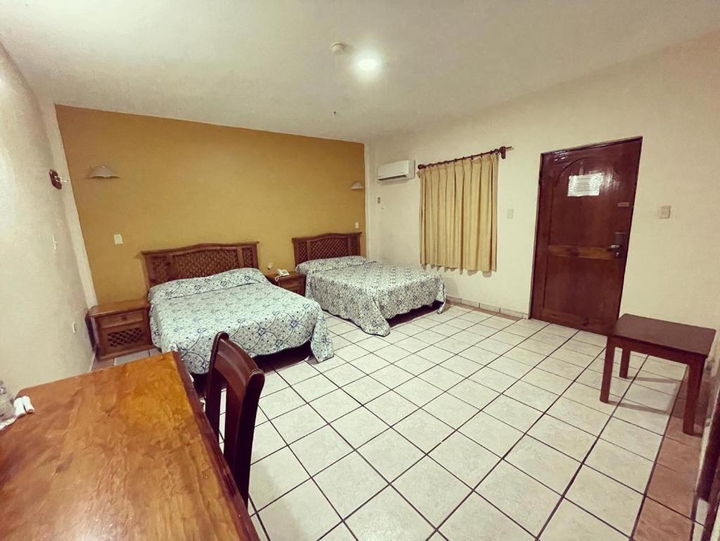 Hotel Las Fuentes Los Mochis Exteriör bild