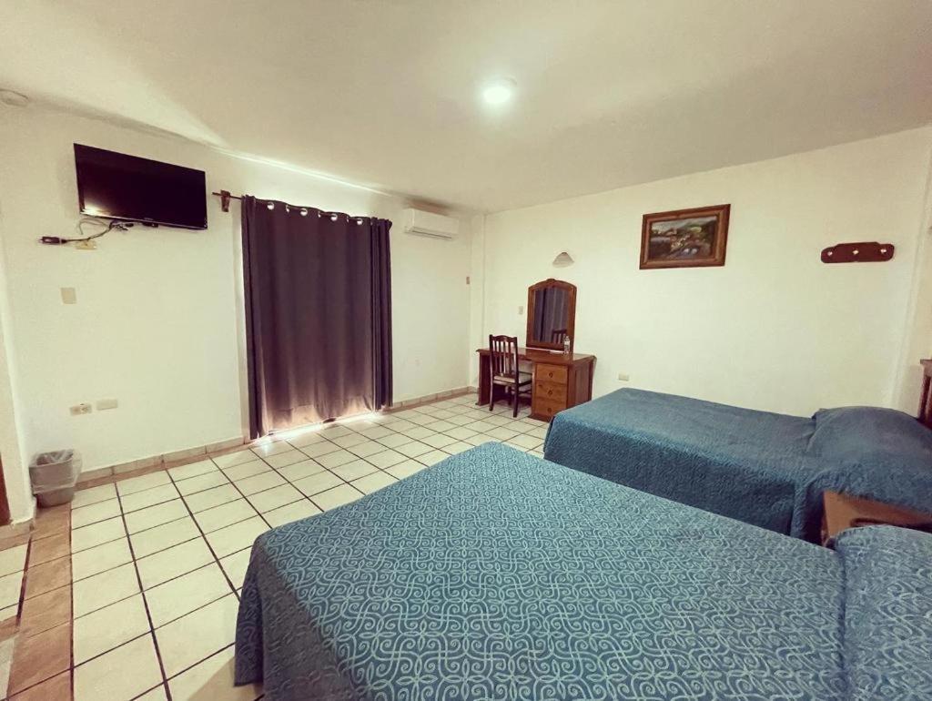 Hotel Las Fuentes Los Mochis Exteriör bild