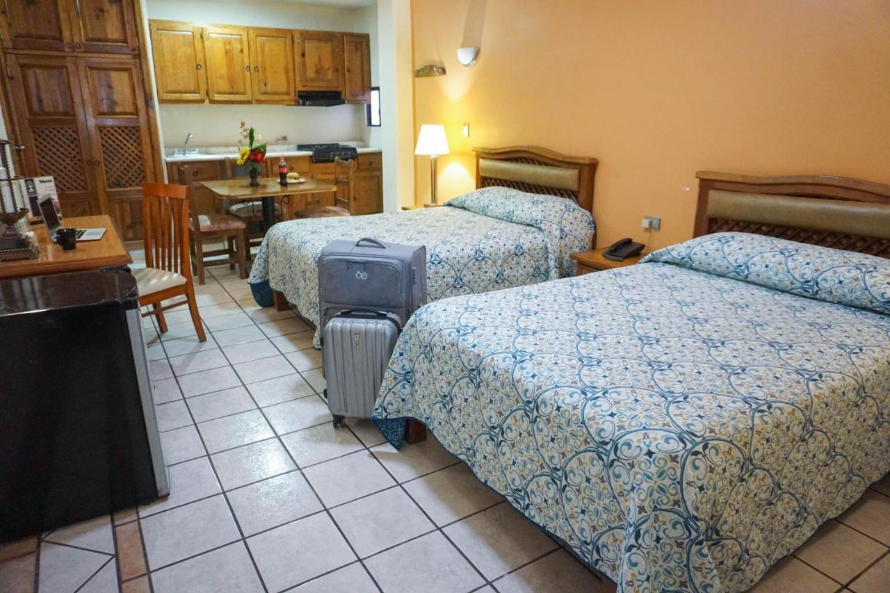 Hotel Las Fuentes Los Mochis Exteriör bild