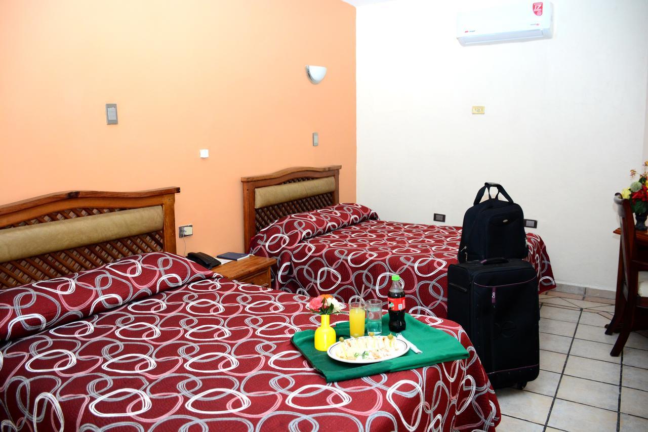 Hotel Las Fuentes Los Mochis Exteriör bild