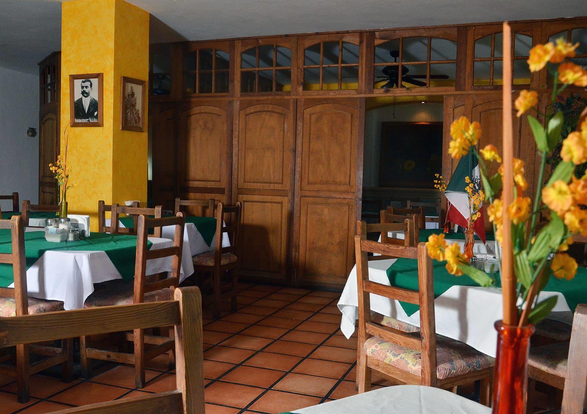 Hotel Las Fuentes Los Mochis Exteriör bild