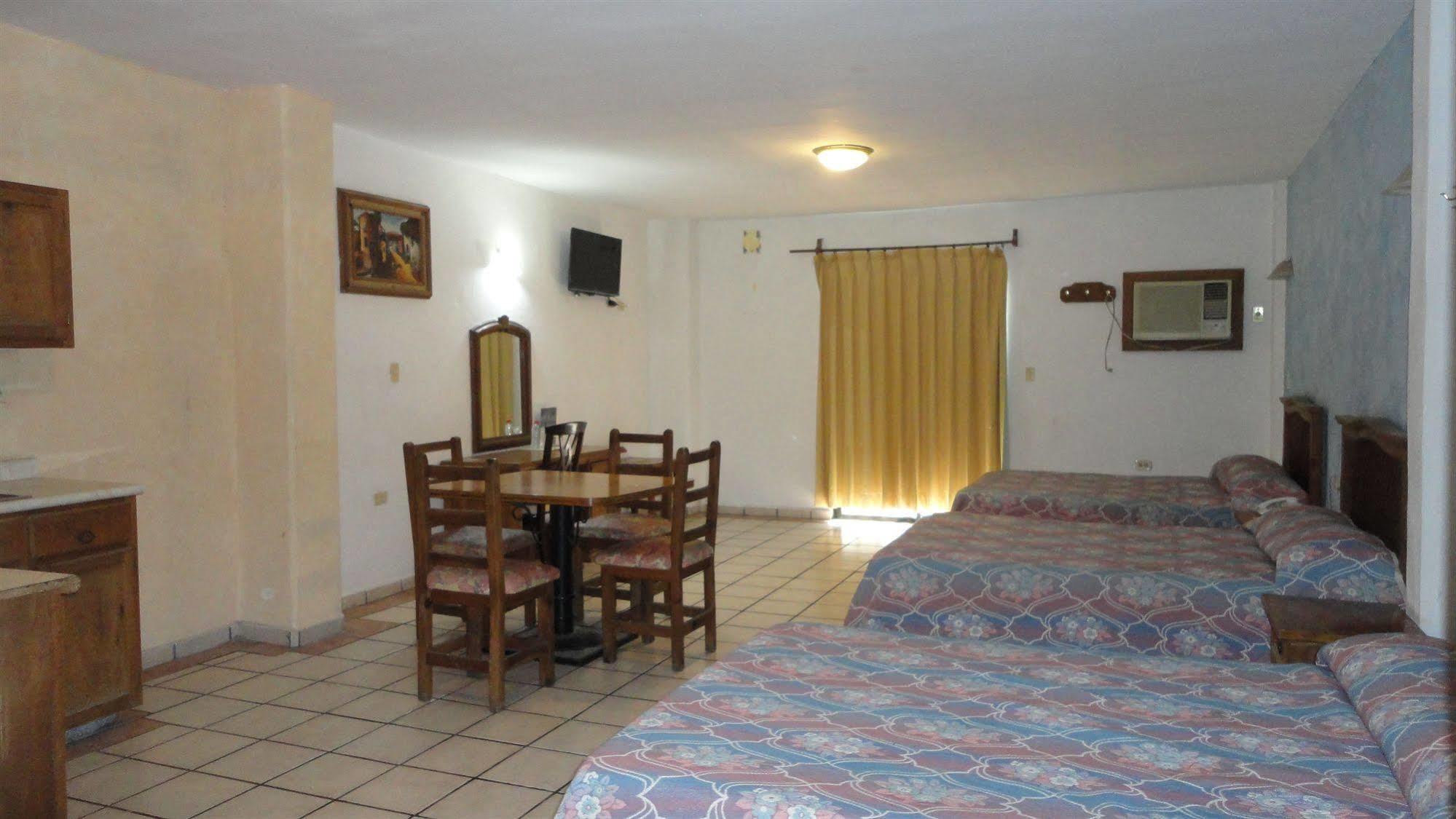 Hotel Las Fuentes Los Mochis Exteriör bild
