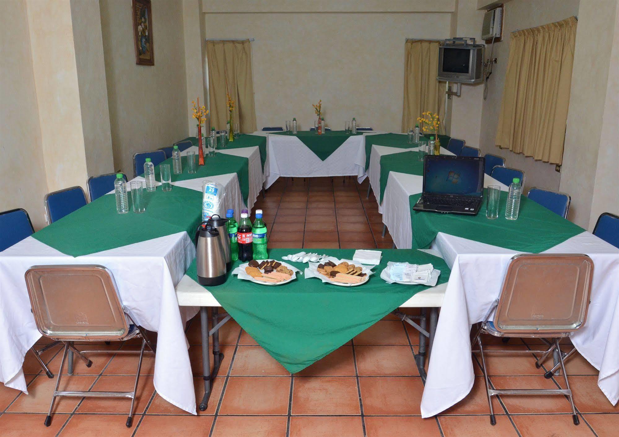 Hotel Las Fuentes Los Mochis Exteriör bild
