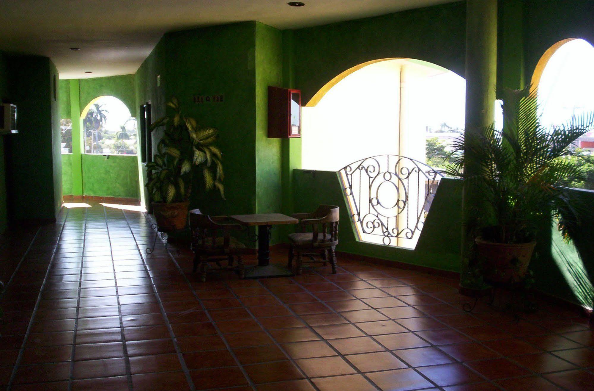 Hotel Las Fuentes Los Mochis Exteriör bild